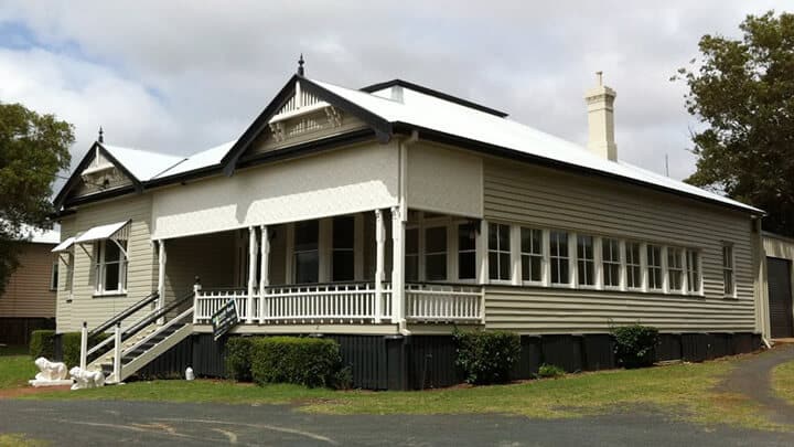 front view of white roof house - roofing services toowoomba