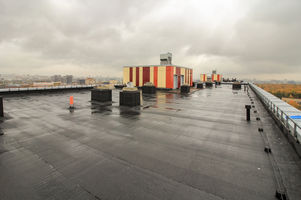 Read more about the article What You Need To Know About Commercial Flat Roofs
